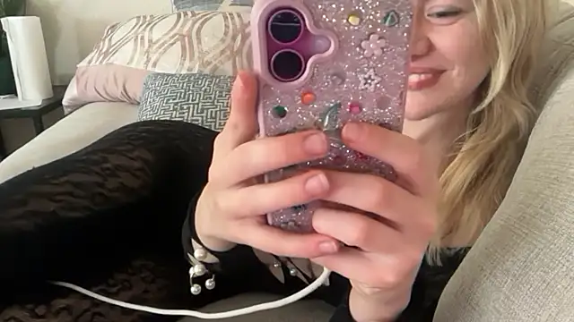 blondebunny999 999 online show from 02/04/26, 06:03