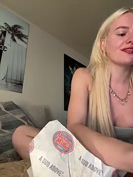 blondebunny999 999 online show from 05/08/26, 10:04