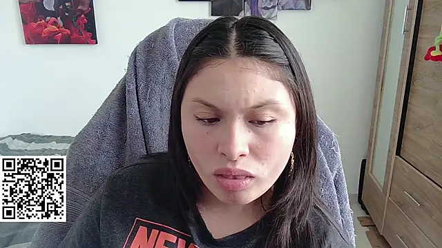 yessica gomez01 online show from 04/17/26, 06:55