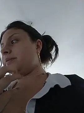 yessica gomez01 online show from 06/10/26, 06:40