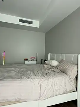 juliasweettits online show from 06/11/26, 10:19