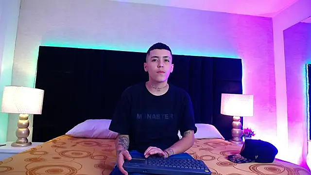 Raven Cox online show from 01/13/26, 04:51