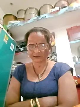 Snapshot of kiiuu_sexe chatting on 02/13/26, 06:53 kiiuu sexe online show from 02/13/26, 06:53