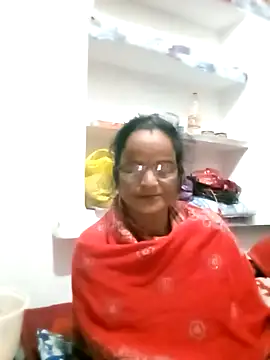 Snapshot of kiiuu_sexe chatting on 02/15/26, 12:18 kiiuu sexe online show from 02/15/26, 12:18