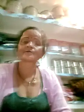 Snapshot of kiiuu_sexe chatting on 02/17/26, 02:02 kiiuu sexe online show from 02/17/26, 02:02