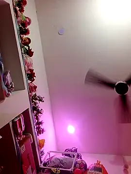 Snapshot of kiiuu_sexe chatting on 03/28/26, 04:50 kiiuu sexe online show from 03/28/26, 04:50