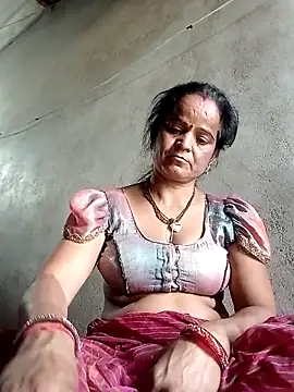 Snapshot of kiiuu_sexe chatting on 04/01/26, 05:30 kiiuu sexe online show from 04/01/26, 05:30