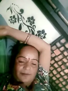 Snapshot of kiiuu_sexe chatting on 04/12/26, 04:17 kiiuu sexe online show from 04/12/26, 04:17