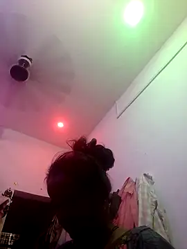 Snapshot of kiiuu_sexe chatting on 04/15/26, 08:09 kiiuu sexe online show from 04/15/26, 08:09