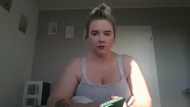 MinchenBienchen98 online show from 02/15/26, 10:03