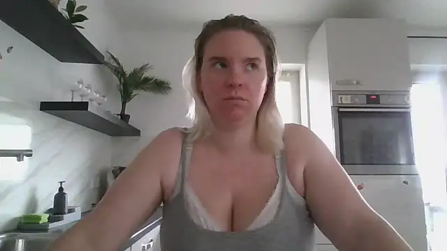 MinchenBienchen98 online show from 03/14/26, 10:32