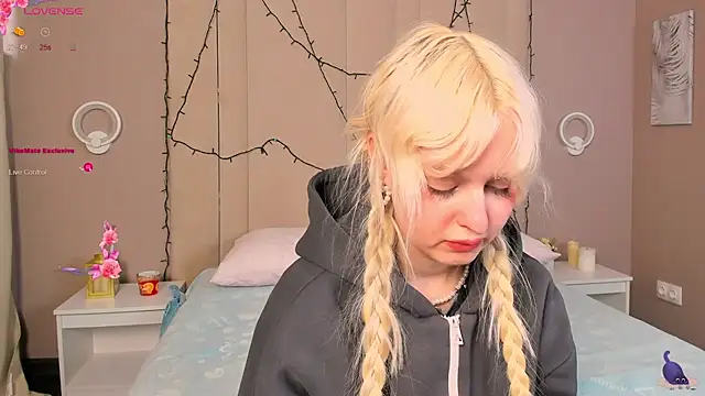 AdeleSilvy online show from 04/11/26, 07:45