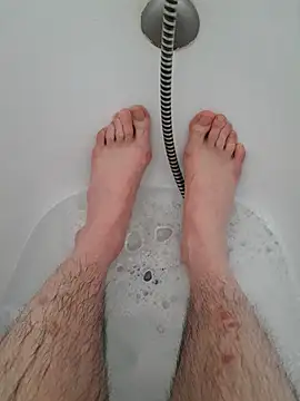 Snapshot of 80julien chatting on 01/11/26, 03:50 80julien online show from 01/11/26, 03:50