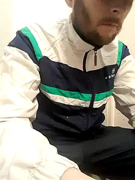 Snapshot of 80julien chatting on 01/14/26, 08:14 80julien online show from 01/14/26, 08:14