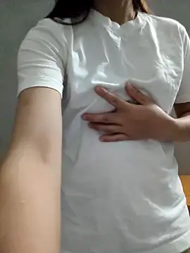 Snapshot of Vanvan68xx chatting on 03/28/26, 02:27 Vanvan68xx online show from 03/28/26, 02:27