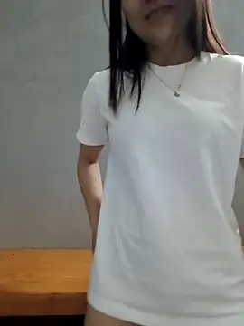 Snapshot of Vanvan68xx chatting on 04/06/26, 10:54 Vanvan68xx online show from 04/06/26, 10:54