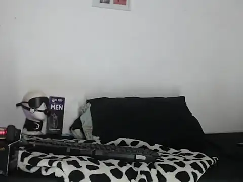 Snapshot of CherryH0ttie chatting on 05/27/26, 06:49 CherryH0ttie online show from 05/27/26, 06:49