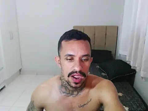 Snapshot of lipegonzalezz chatting on 02/18/26, 01:07 lipegonzalezz online show from 02/18/26, 01:07