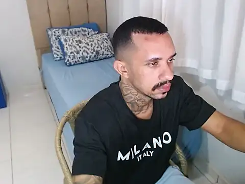 Snapshot of lipegonzalezz chatting on 02/26/26, 02:16 lipegonzalezz online show from 02/26/26, 02:16