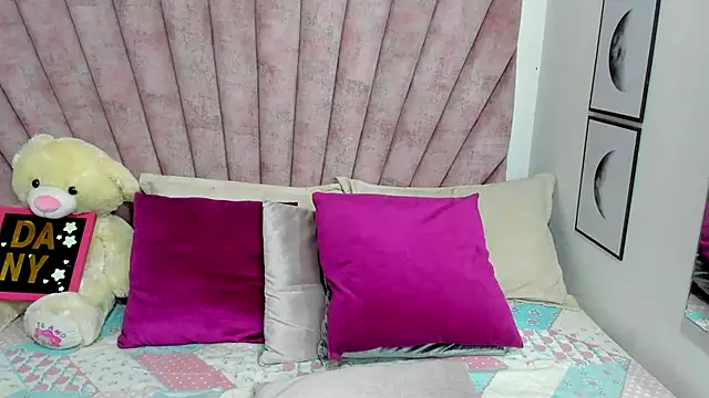 danibellucii  online show from 03/02/26, 02:58