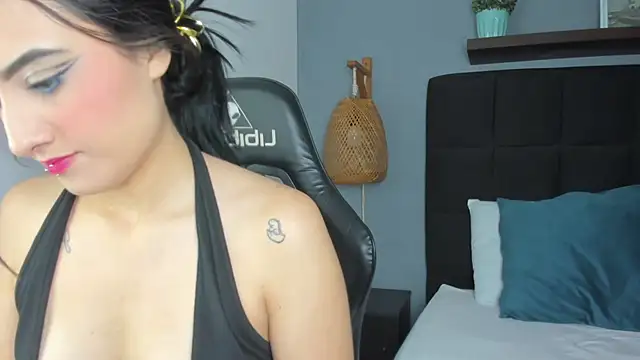 Snapshot of emma_hiltonn_ chatting on 02/05/26, 02:16 emma hiltonn online show from 02/05/26, 02:16