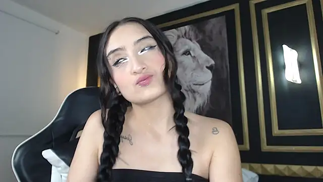 Snapshot of emma_hiltonn_ chatting on 02/11/26, 02:27 emma hiltonn online show from 02/11/26, 02:27