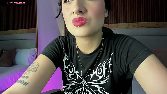 emma hiltonn  online show from 05/12/26, 07:11
