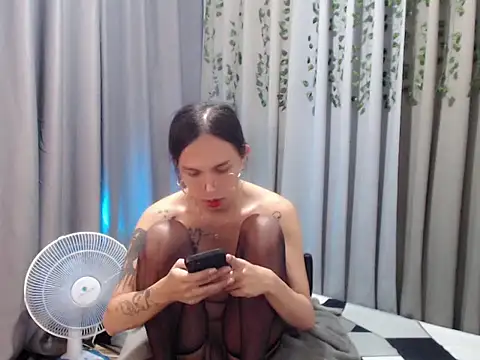 LOVELYMAYUMIE online show from 12/14/24, 06:09