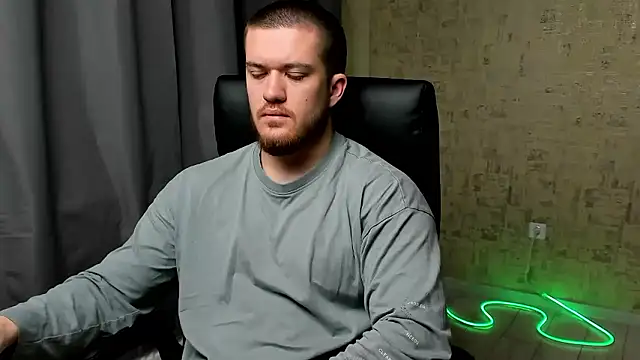 Snapshot of Well_boy chatting on 01/13/26, 06:29 Well boy online show from 01/13/26, 06:29