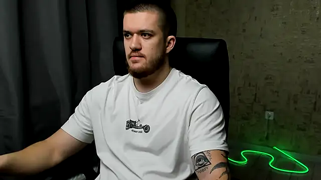 Snapshot of Well_boy chatting on 01/13/26, 06:57 Well boy online show from 01/13/26, 06:57