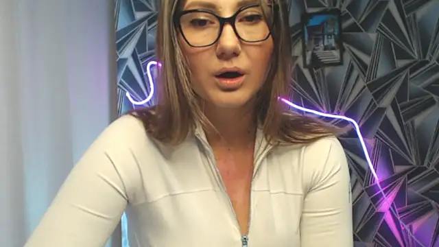 NikkiKiss    online show from 05/14/26, 12:50