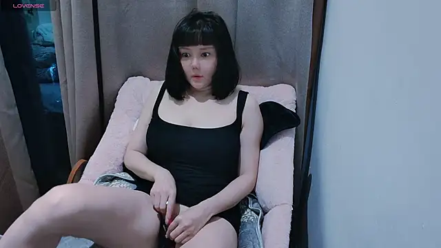 Mia-zhan online show from 02/13/26, 09:55