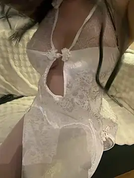 Mia-zhan online show from 04/25/26, 09:23