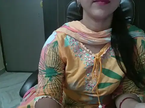 Snapshot of Adaa7 chatting on 06/12/26, 04:06 Adaa7 online show from 06/12/26, 04:06