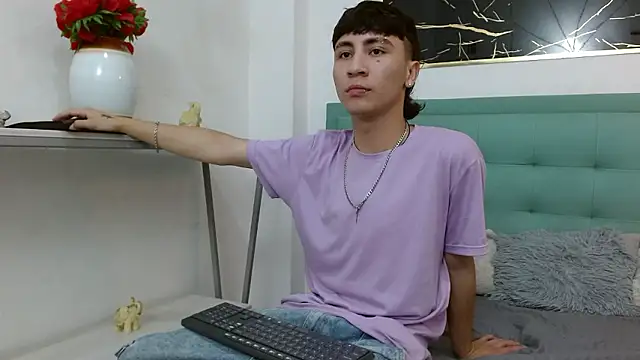 Snapshot of XanderGrey8 chatting on 01/12/26, 07:41 XanderGrey8 online show from 01/12/26, 07:41