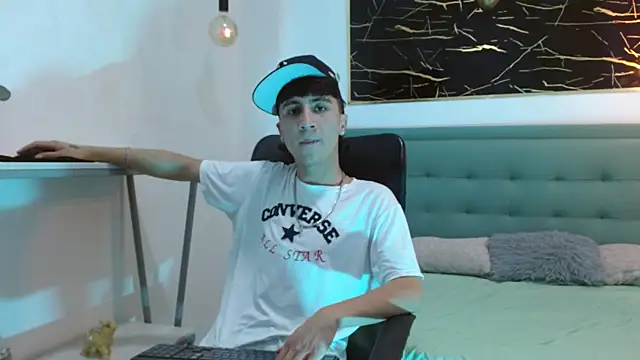 Snapshot of XanderGrey8 chatting on 01/15/26, 07:06 XanderGrey8 online show from 01/15/26, 07:06