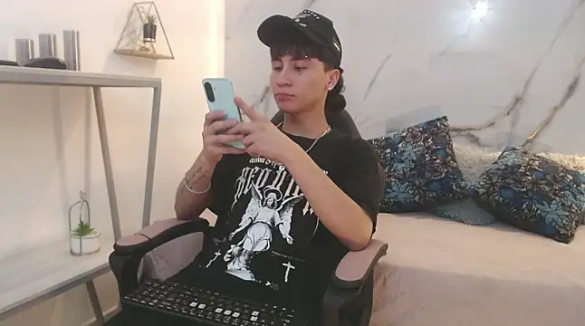 XanderGrey8 online show from 04/15/26, 07:58