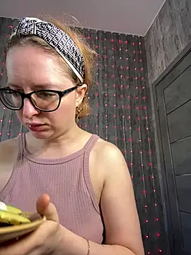 coy girl  online show from 04/02/26, 12:14