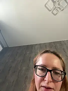 coy girl  online show from 04/22/26, 10:17