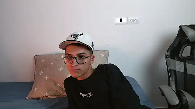 Snapshot of Nico_viper_1 chatting on 01/15/26, 10:02 Nico viper 1 online show from 01/15/26, 10:02