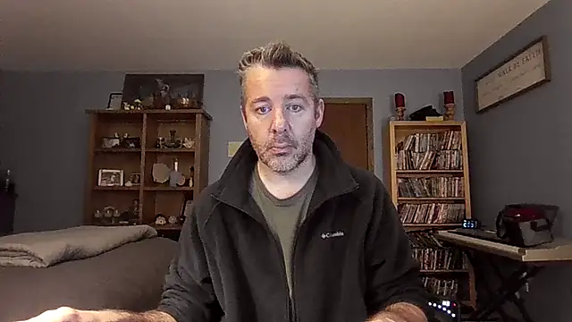 Snapshot of chrisw8140 chatting on 01/18/26, 12:25 chrisw8140 online show from 01/18/26, 12:25