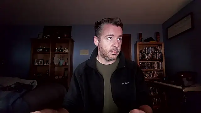 Snapshot of chrisw8140 chatting on 01/18/26, 05:06 chrisw8140 online show from 01/18/26, 05:06