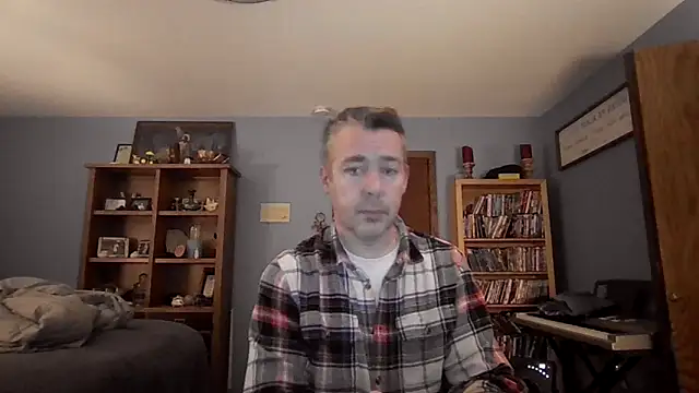 Snapshot of chrisw8140 chatting on 02/15/26, 03:47 chrisw8140 online show from 02/15/26, 03:47