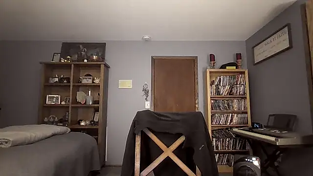 Snapshot of chrisw8140 chatting on 02/22/26, 02:45 chrisw8140 online show from 02/22/26, 02:45