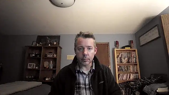 Snapshot of chrisw8140 chatting on 02/27/26, 12:32 chrisw8140 online show from 02/27/26, 12:32