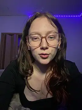 YoungLisaa18 online show from 02/04/26, 07:42