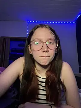 YoungLisaa18 online show from 02/05/26, 07:51