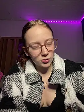 YoungLisaa18 online show from 02/17/26, 08:15