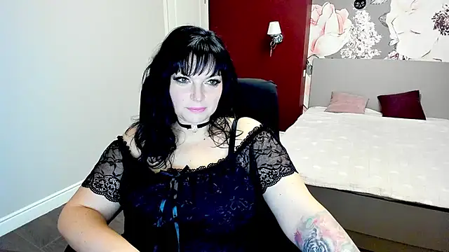 Victoria booth online show from 02/18/26, 01:29