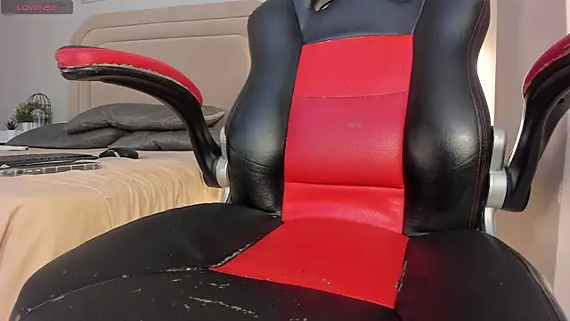 Meeganfoox online show from 01/14/26, 03:56